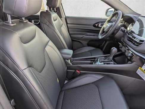 New 2026 Jeep Compass Latitude image 27