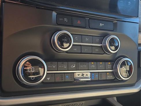 Used 2024 Ford Expedition Limited image 26