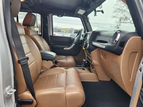 Used 2012 Jeep Wrangler Unlimited Sahara w/ Dual Top Group image 44