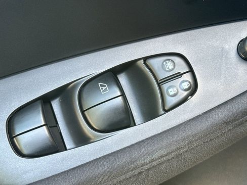 Used 2013 Nissan Leaf S w/ Charger Pkg FWD image 13