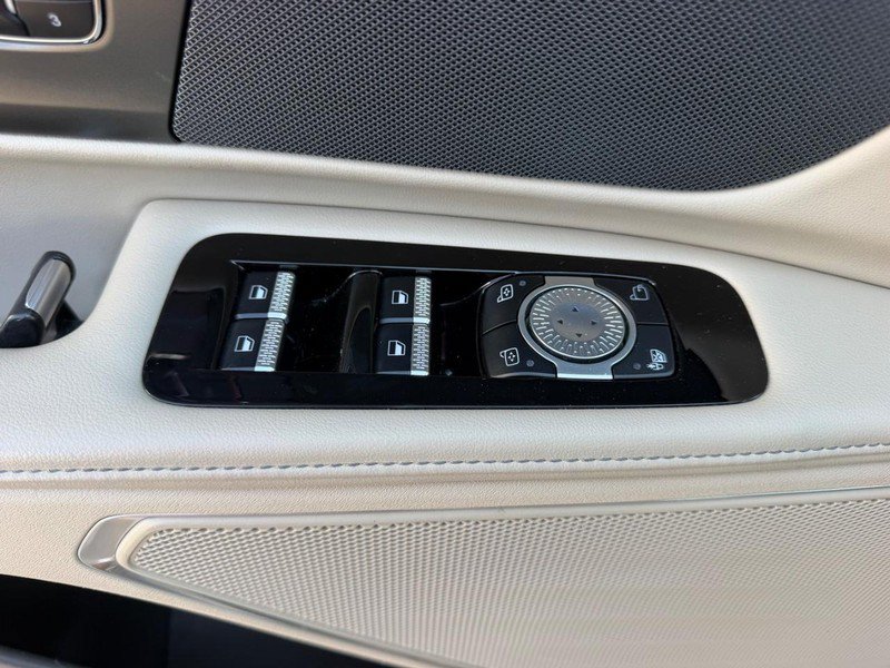 Used 2024 Lincoln Nautilus Premier AWD/4WD image 17