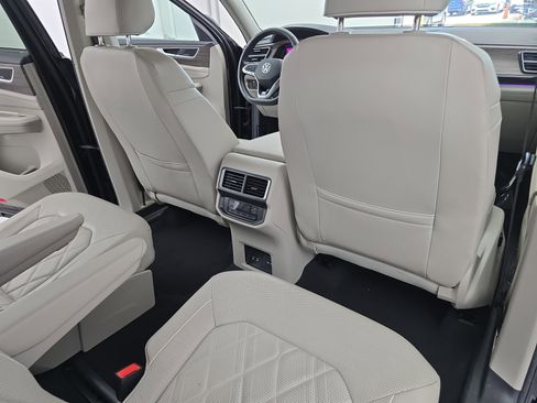 Used 2024 Volkswagen Atlas SEL Premium R-Line AWD/4WD image 11