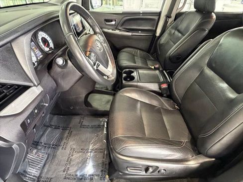 Certified 2017 Toyota Sienna SE w/ SE Preferred Package FWD image 20