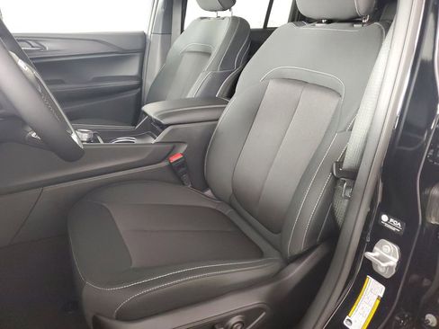 Used 2025 Jeep Grand Cherokee Laredo X image 12