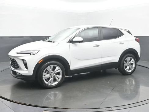 Used 2024 Buick Encore GX Preferred w/ Comfort Package FWD image 2