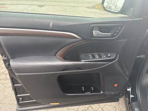 Used 2016 Toyota Highlander Limited image 53