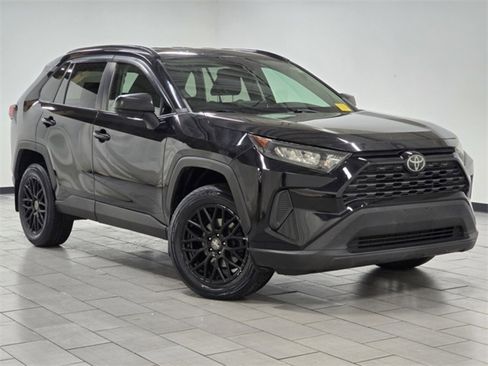 Used 2019 Toyota RAV4 LE image 2