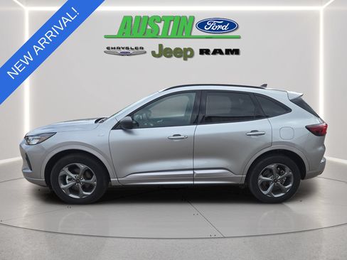 Used 2024 Ford Escape ST-Line w/ Tech Pack #1 AWD/4WD image 2
