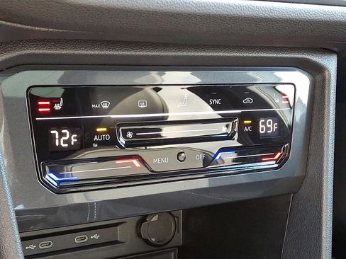 Used 2022 Volkswagen Tiguan SE R-Line image 17