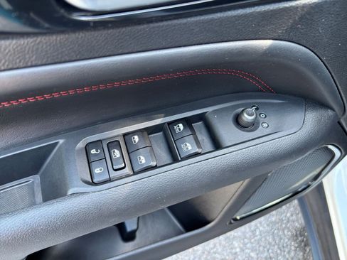 Used 2025 Jeep Compass Trailhawk AWD/4WD image 18