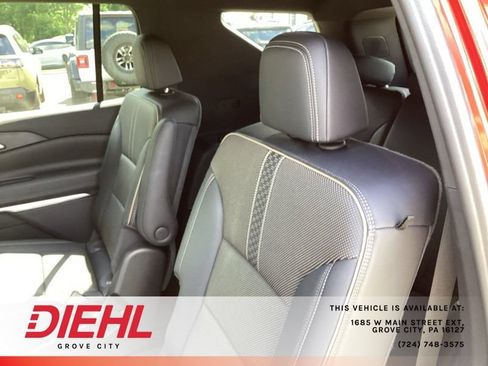 Used 2024 Chevrolet Traverse RS AWD/4WD image 17