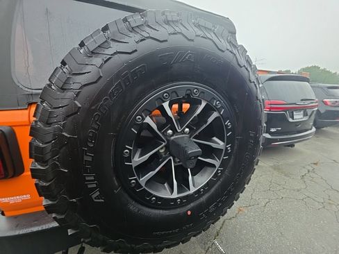 Used 2025 Jeep Wrangler Sport AWD/4WD image 32