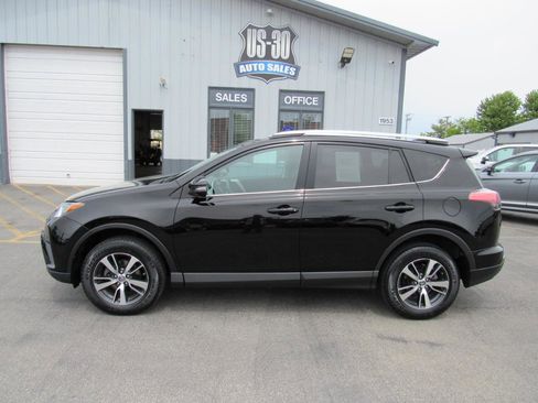 Used 2016 Toyota RAV4 XLE AWD/4WD image 3