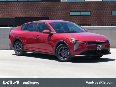 New 2025 Kia K4 LXS