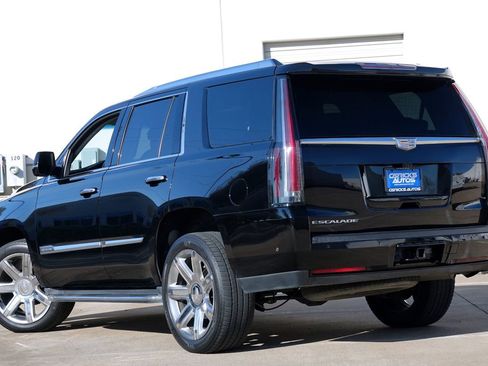 Used 2020 Cadillac Escalade Luxury image 4