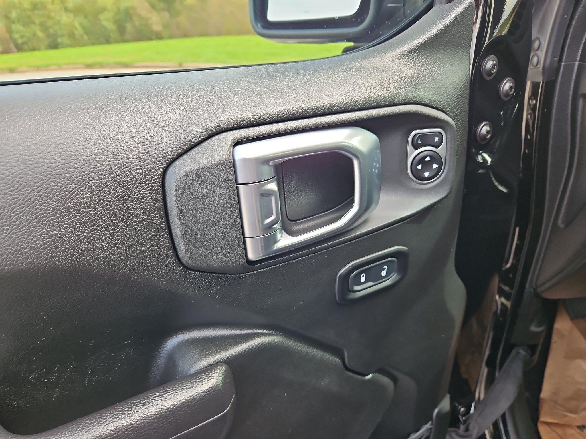 Used 2023 Jeep Wrangler Unlimited Rubicon w/ Dual Top Group AWD/4WD image 21