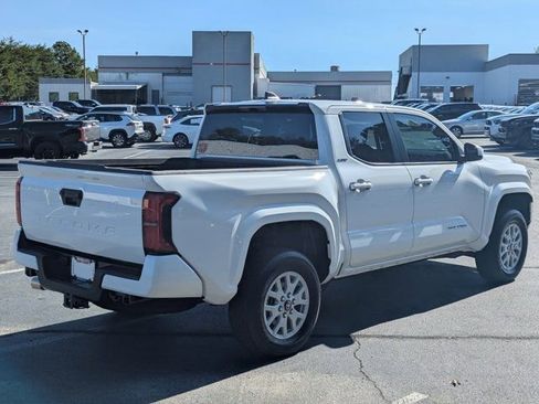 Used 2025 Toyota Tacoma SR5 image 7