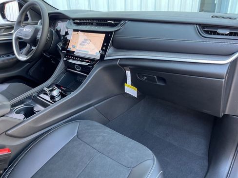 New 2026 Jeep Grand Cherokee Altitude AWD/4WD image 36