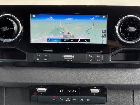 Used 2024 Mercedes-Benz Sprinter 2500 image 19