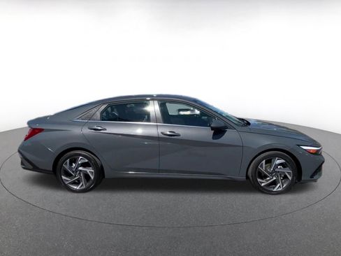 Used 2025 Hyundai Elantra SEL FWD image 16