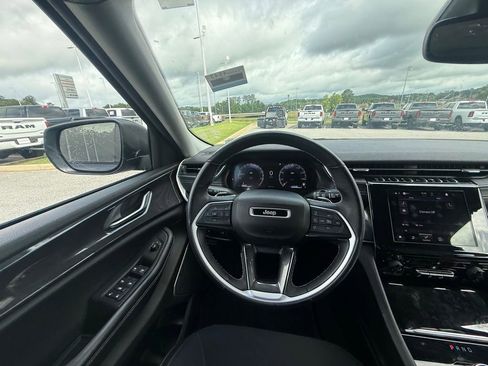 Used 2022 Jeep Grand Cherokee L Laredo w/ Luxury Tech Group I AWD/4WD image 9