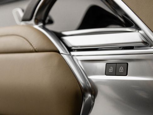 Used 2025 Land Rover Range Rover SE image 20