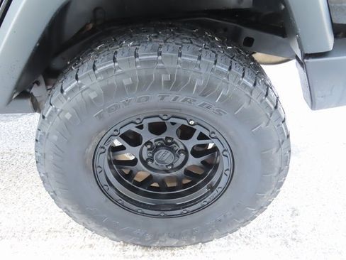 Used 2016 Jeep Wrangler Unlimited Rubicon w/ Dual Top Group image 14