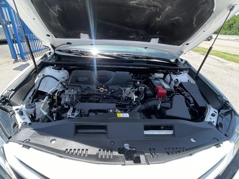 Used 2018 Toyota Camry SE FWD image 11
