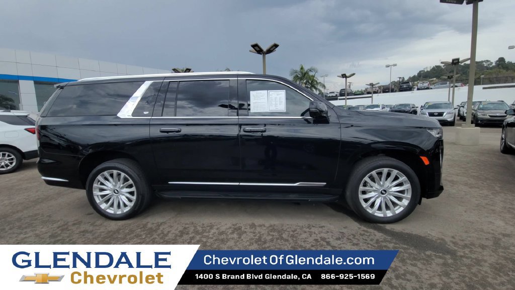 Used 2024 Cadillac Escalade ESV Luxury AWD/4WD image 2