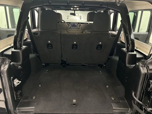 Used 2022 Jeep Wrangler Unlimited Sport image 17