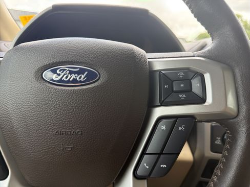 Used 2020 Ford F150 Lariat w/ Equipment Group 502A Luxury AWD/4WD image 29