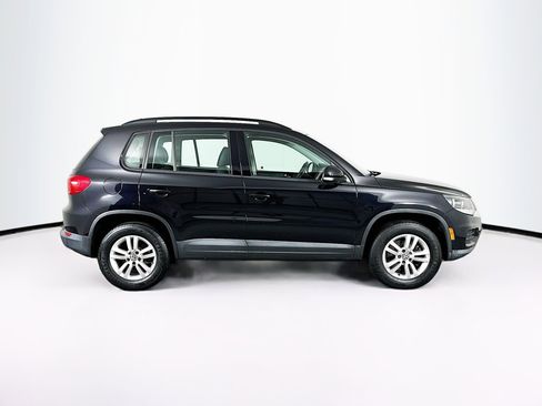 Used 2017 Volkswagen Tiguan S image 10