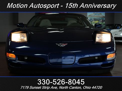 Used 2004 Chevrolet Corvette Coupe w/ Preferred Equipment Group RWD image 38