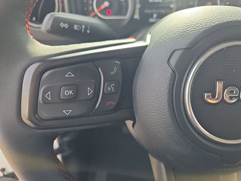 Used 2024 Jeep Wrangler Unlimited Rubicon AWD/4WD image 18