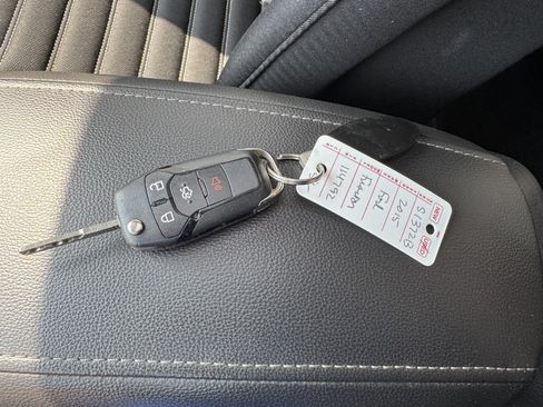 Used 2015 Ford Fusion SE FWD image 24
