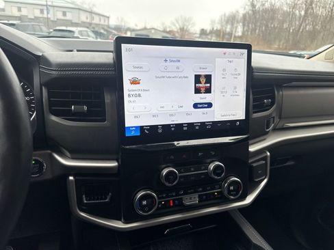 Used 2024 Ford Expedition XLT image 22