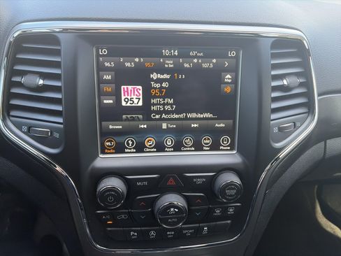 Used 2018 Jeep Grand Cherokee Altitude AWD/4WD image 27