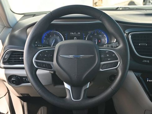 Used 2018 Chrysler Pacifica Touring Plus FWD image 10