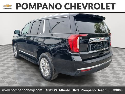 Used 2023 GMC Yukon SLT w/ SLT Premium Package image 3