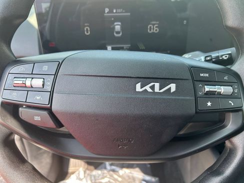 Used 2025 Kia K4 FWD image 28