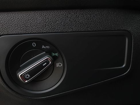 Used 2020 Volkswagen Tiguan SE w/ Panoramic Sunroof Package image 29