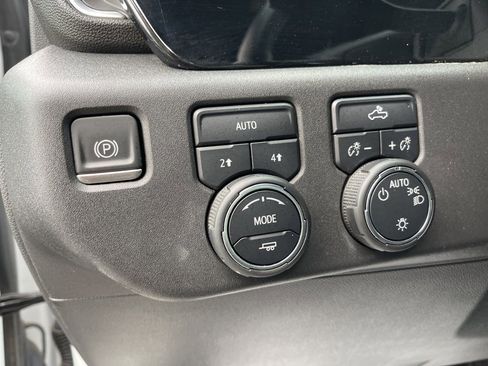 Used 2023 Chevrolet Silverado 1500 LT image 25