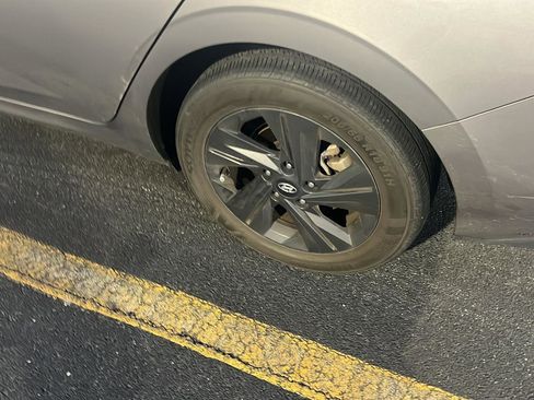 Used 2023 Hyundai Elantra SEL w/ Cargo Package image 5