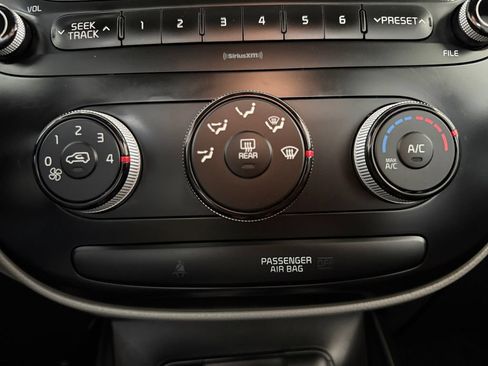 Used 2018 Kia Soul FWD image 23