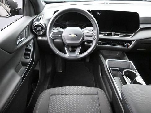 Used 2025 Chevrolet Equinox LT FWD image 11