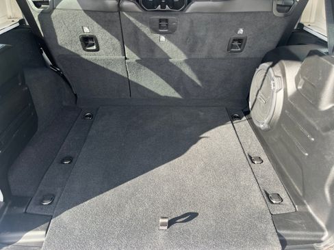 Used 2022 Jeep Wrangler Unlimited Rubicon w/ Xtreme Recon 35" Tire Package image 28