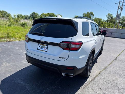 Used 2025 Honda Pilot Sport image 8