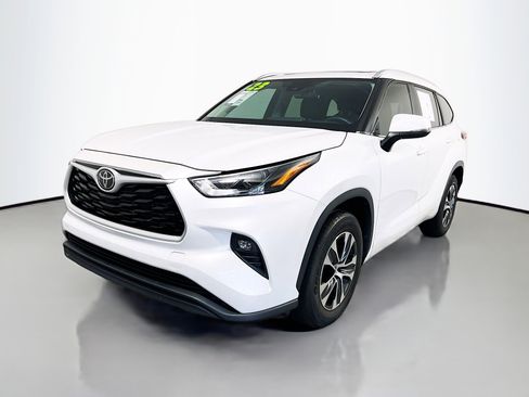 Used 2023 Toyota Highlander XLE FWD image 10
