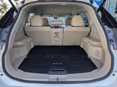 Used 2016 Nissan Rogue SV w/ SV Premium Package FWD image 25