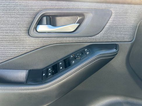 Used 2022 Nissan Rogue SV FWD image 25